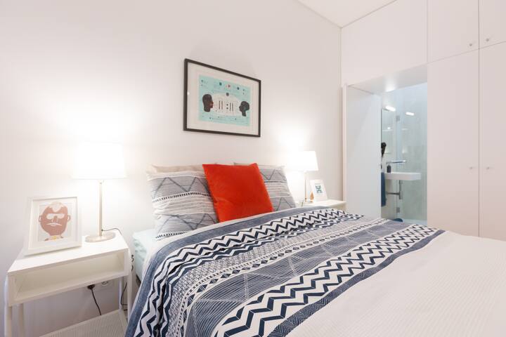 Friends & Family House 2 gallery image 3