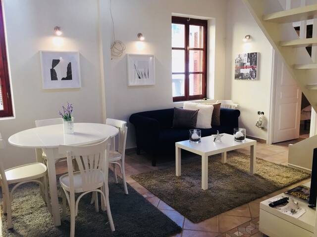 (3A) Central 3 bedroom Suite with loft in Psiri ! gallery image 4