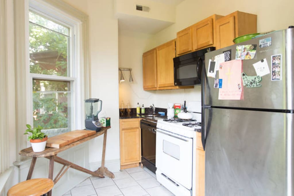 A small kitchen with everything you need to prepare simple meals