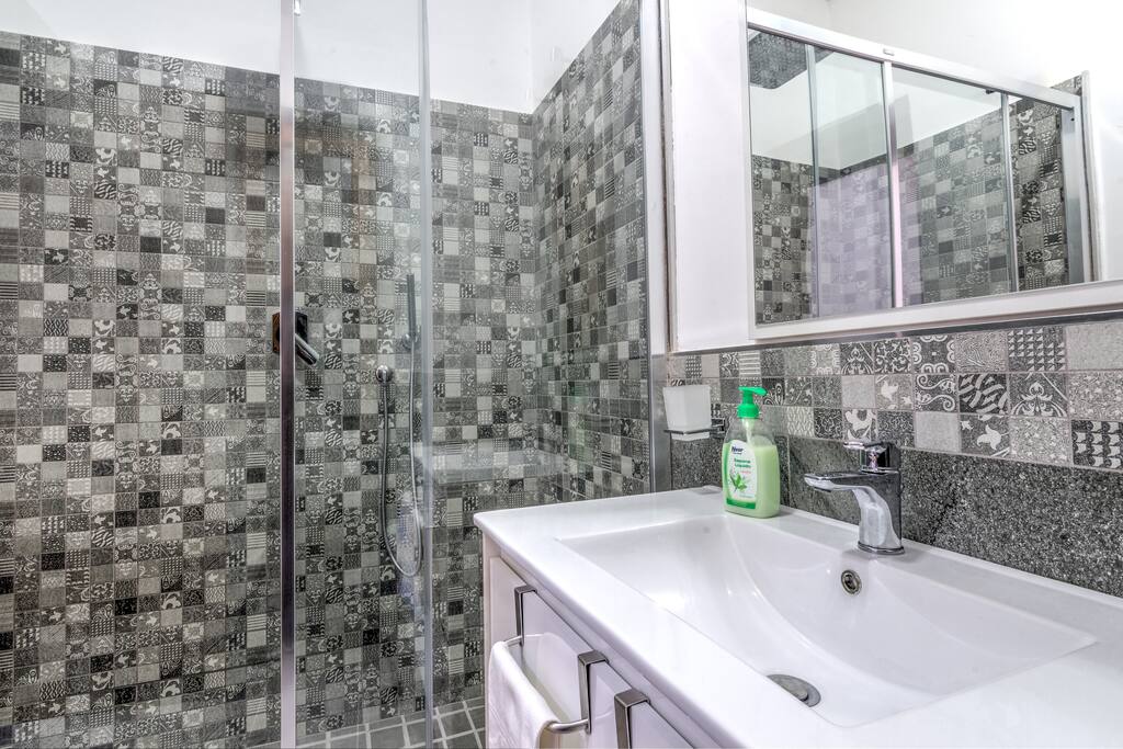 Main bathroom