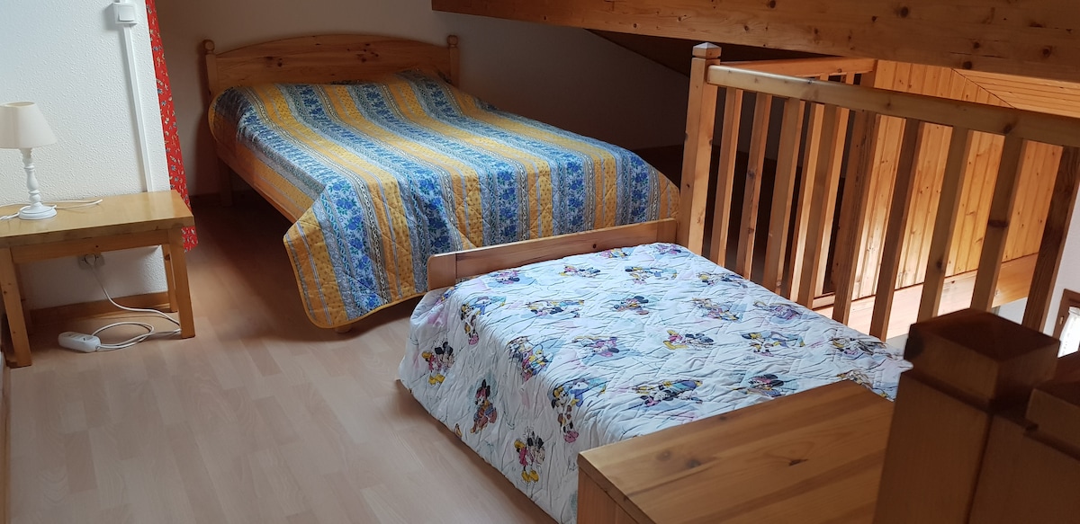 קומת ביניים: שינה לשלושה אנשים