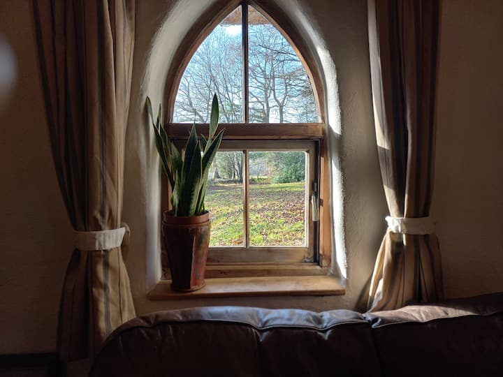 Delightful Thatched Cottage With Woodfired Hot Tub - Lampeter