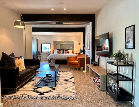 Top performing Airbnb: modern arcadia guesthouse by camelback mountain in Camelback East