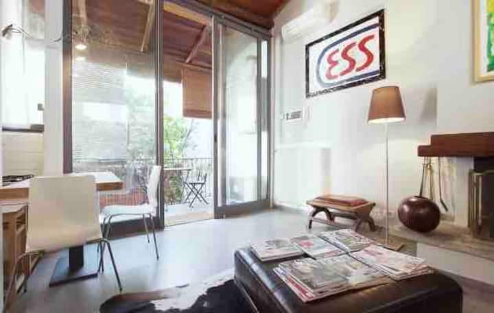 リビングルーム付きのミニロフト