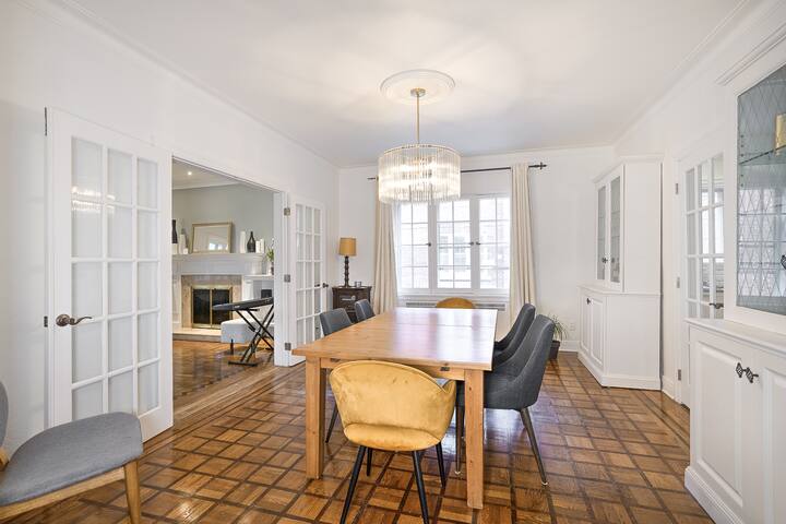 Retro-Chic Spacious Home on 2 floors in Montreal gallery image 5