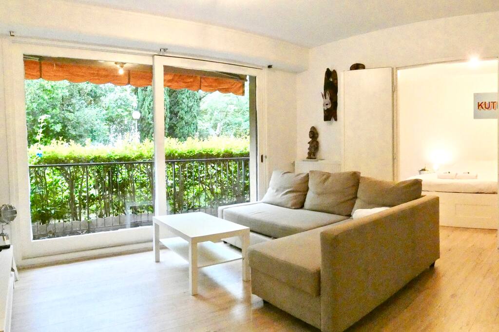 Luminous room overlooking on the bedroom and the balcony