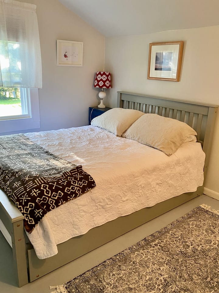 Chumba cha kulala cha tatu, kitanda cha watu wawili na kitanda cha kusukumwa mara mbili.