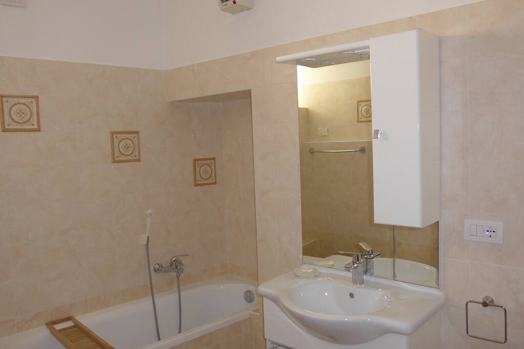 bagno con vasca