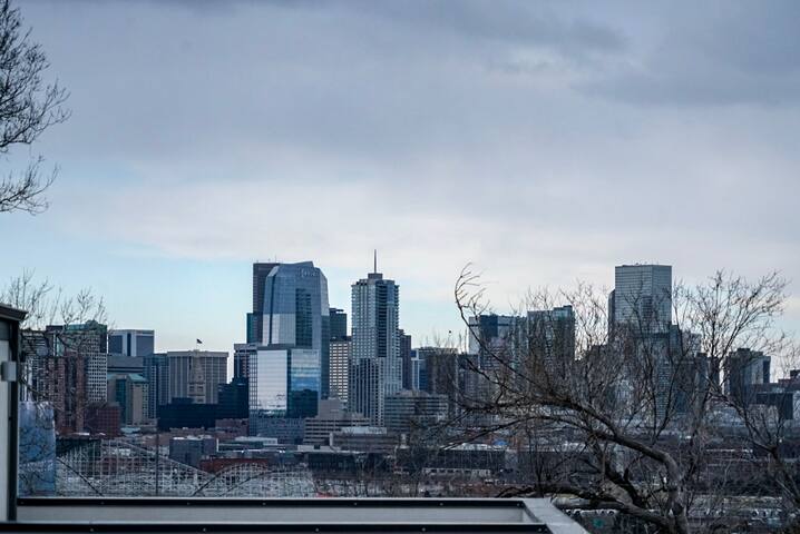 Mile High Overlook – Amazing roof top views! gallery image 2