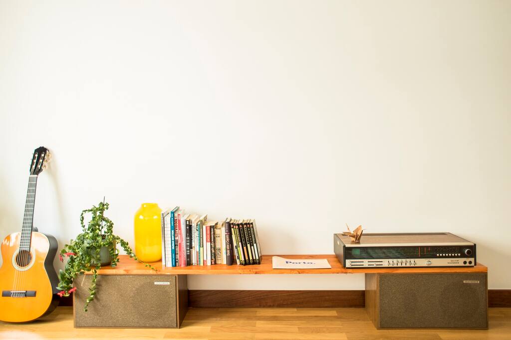 The Living room is spacious and has an old radio you can plug your phone on, it also has a guitar in case you don't have music on your phone and some books in case you don't know how to play guitar.