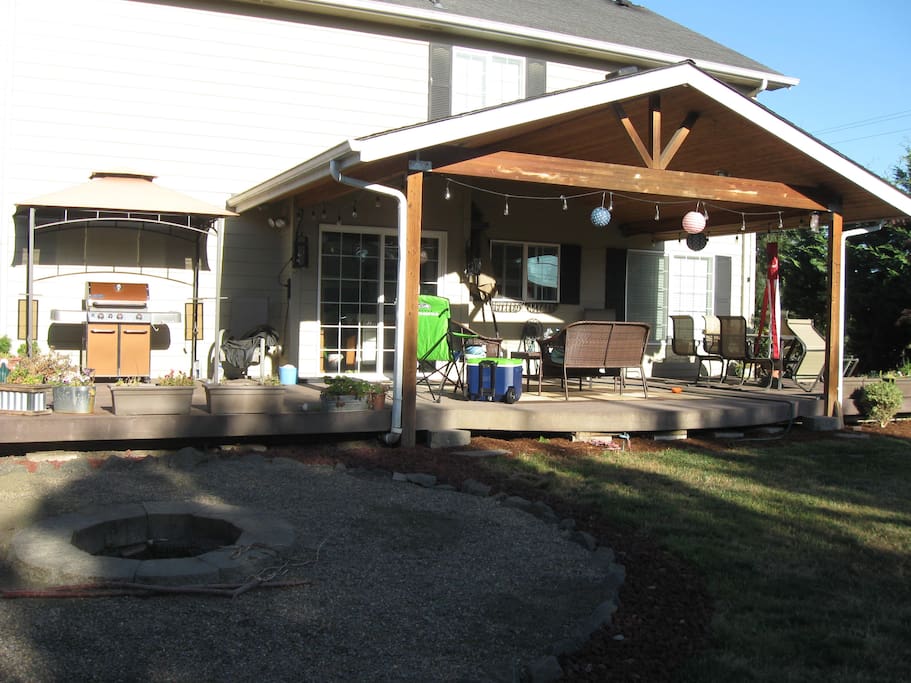 Covered back deck to enjoy the outdoors