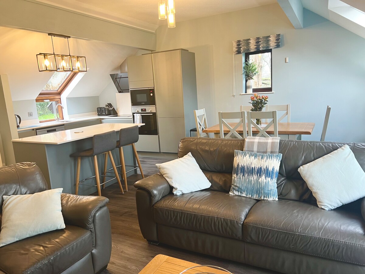 Top performing Airbnb: Fantastic Beach House, Sea View, Indoor Pool & Spa in Budock