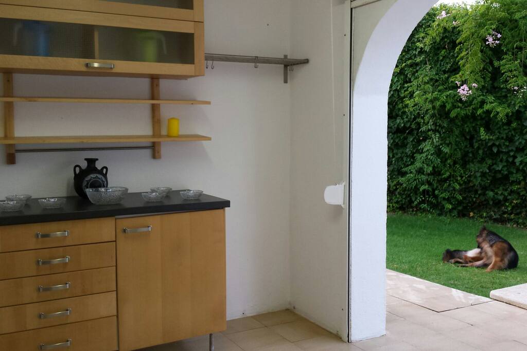 Cuarto junto a la piscina