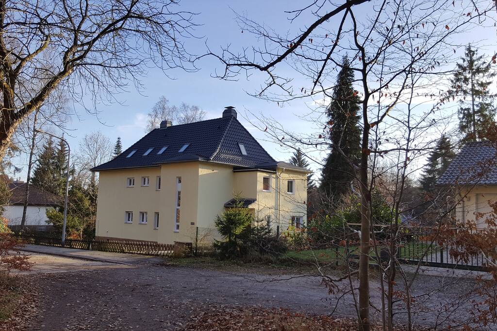 Hausansicht von der Straße