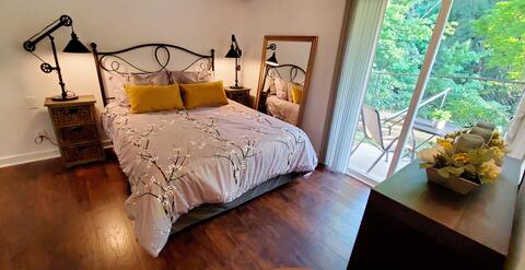 Wonderful Apartment with private yard next to MSU