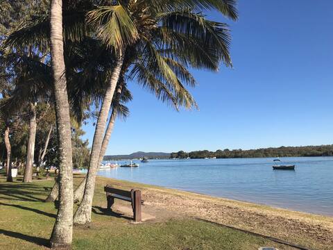 Mango Terrace, 5 minute walk Noosaville River.