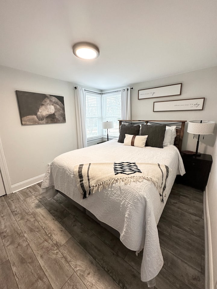 Bedroom #1 Queen bed 