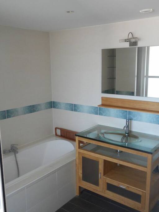 Salle de bain douche et baignoire