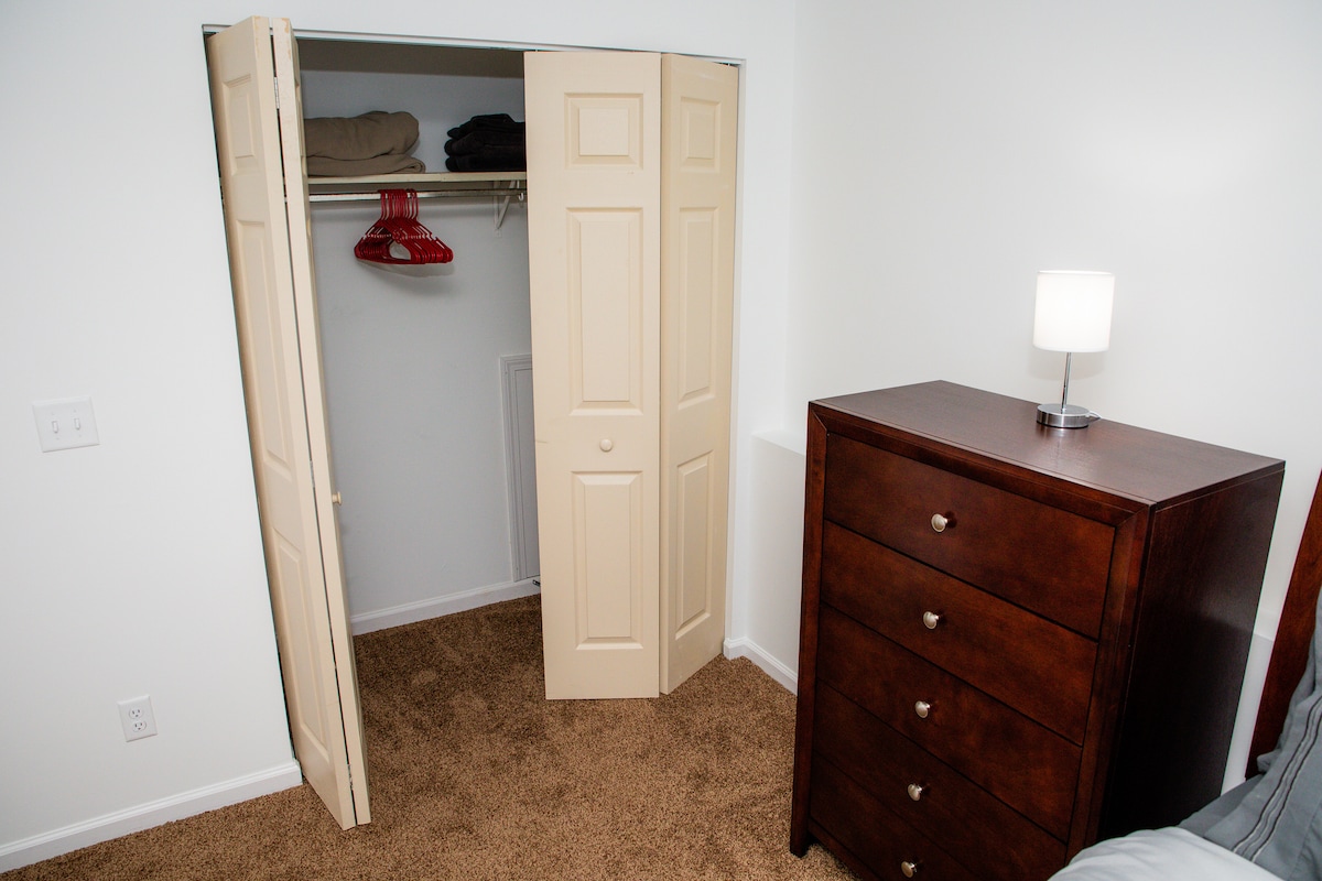 92-2|Cozy Creek-side 1-bedroom Apartment - Apartments for Rent in