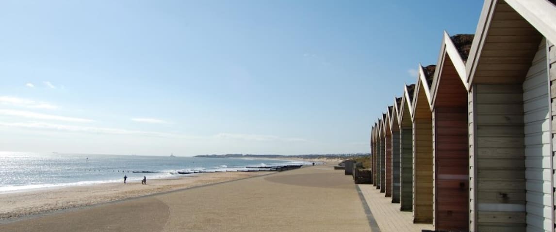 Stunning 2 Bed Flat on NE Coast near Park & Beach