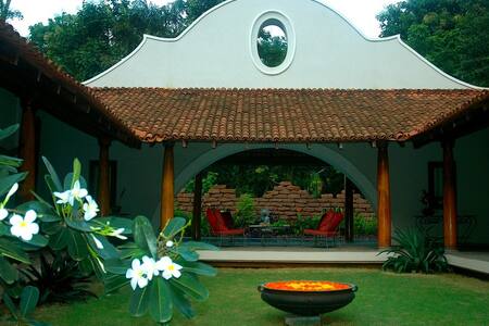 IKSHAA : LUXURY VILLA W PRIVATE POOL