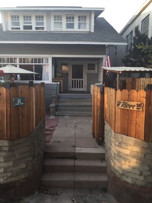 Your
Venice Beach Vacation begins here!