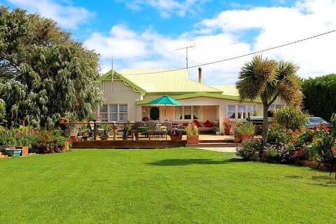 Green Ponds Guest House & Cottage (Both : Group)