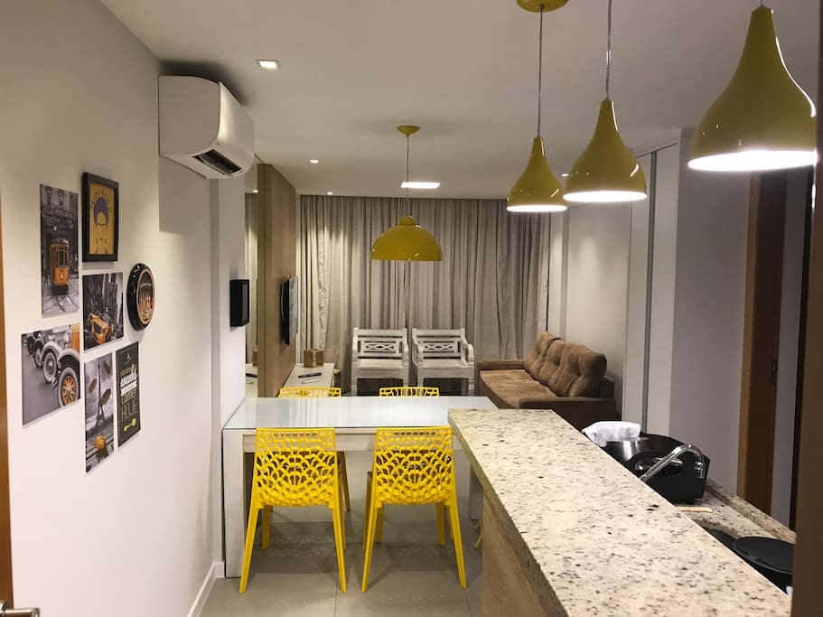 Vosta da decoração a partir da porta de entrada do apartamento