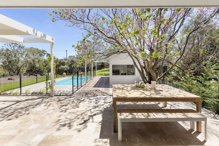 Lightfilled newly renovated Blairgowrie sanctuary gallery image 2