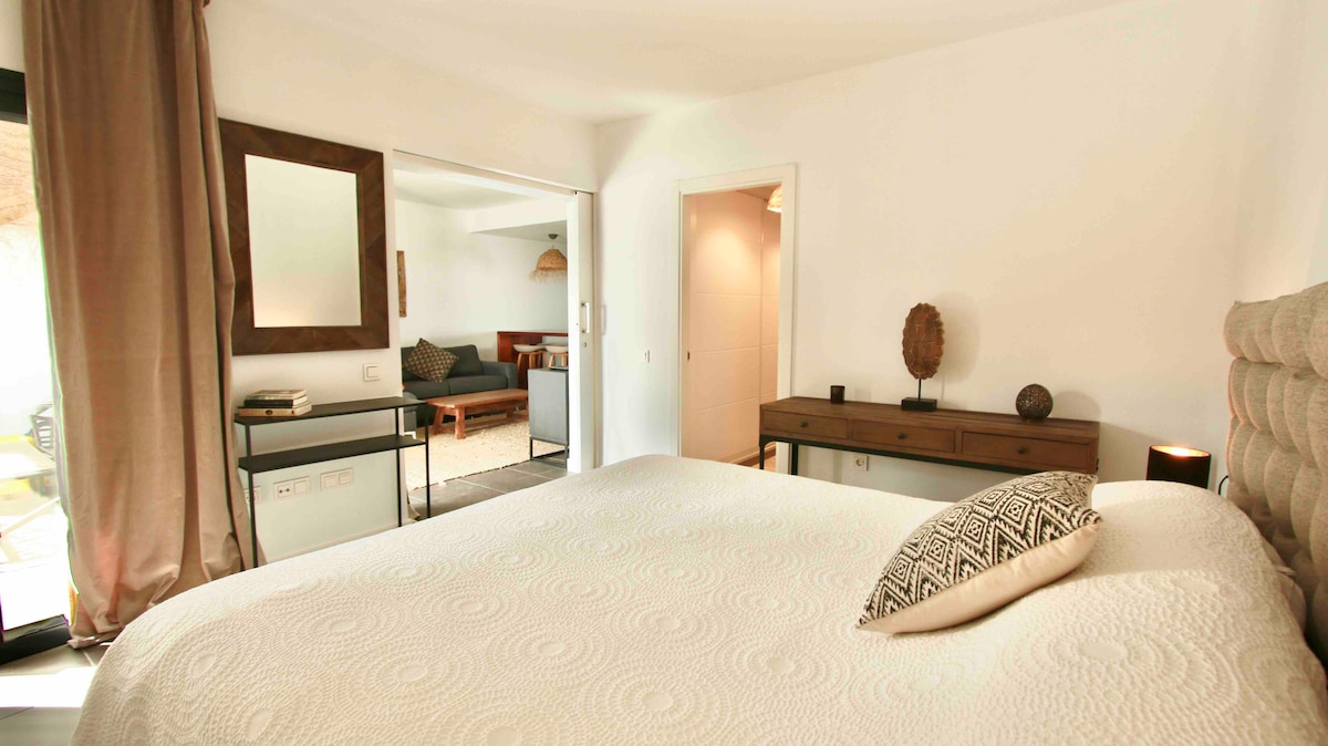 1,80 x 2 метри кревет. Главна соба.