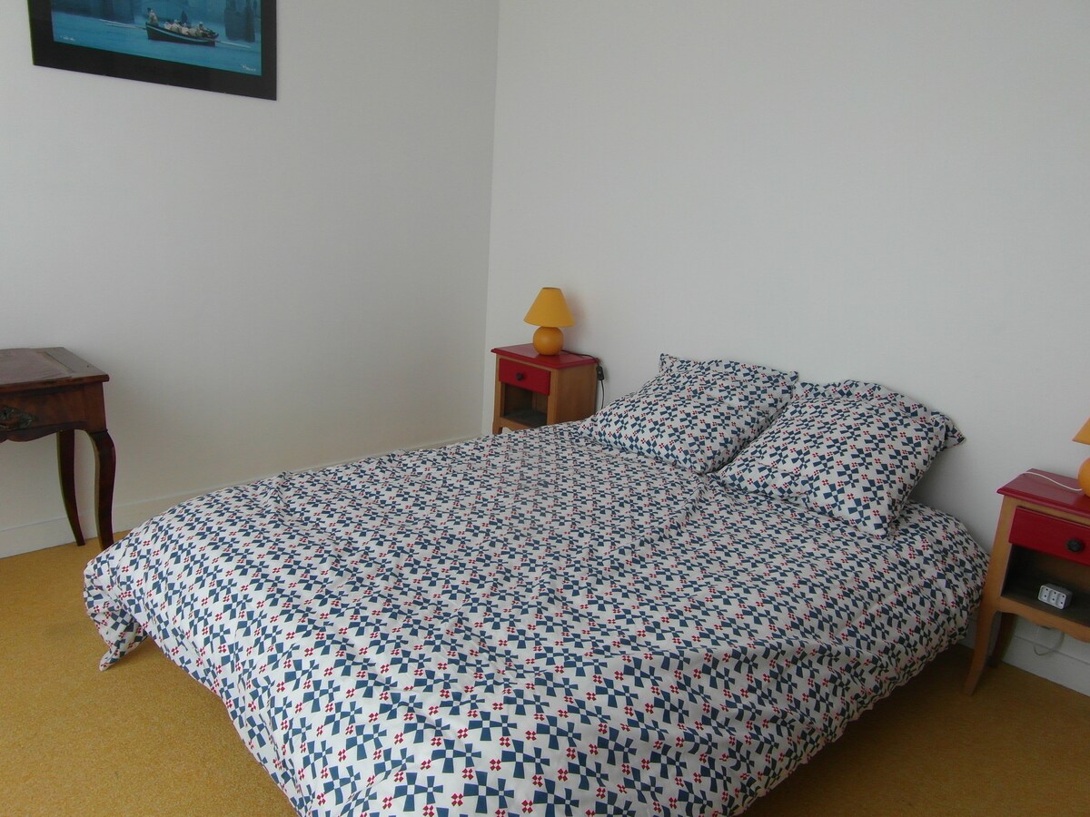 Spavaća soba u prizemlju 1 s pogledom na more, krevet 160 cm