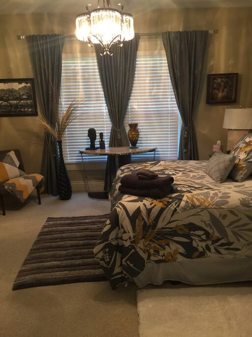 Queen size memory form very cozy room
