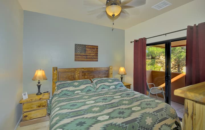 Vacation Townhome - Hot Tub, WIFI-L