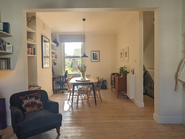 Stylish 2-bedroom flat next to London Fields gallery image 4
