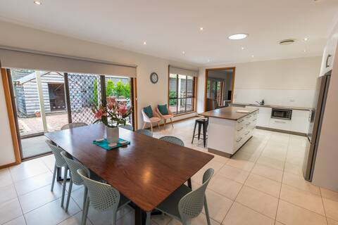 Bella House - Luxurious accommodation & location