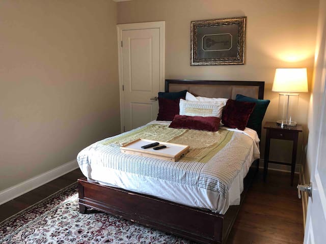 COMFY QBed! Private entry+kitchen use. Discount4Mo
