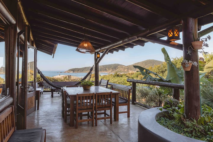 House in Praia do Rosa with oceanfront pool