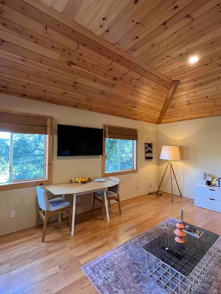 Charming Quiet Topanga Private Guesthouse Hideaway - Topanga, CA