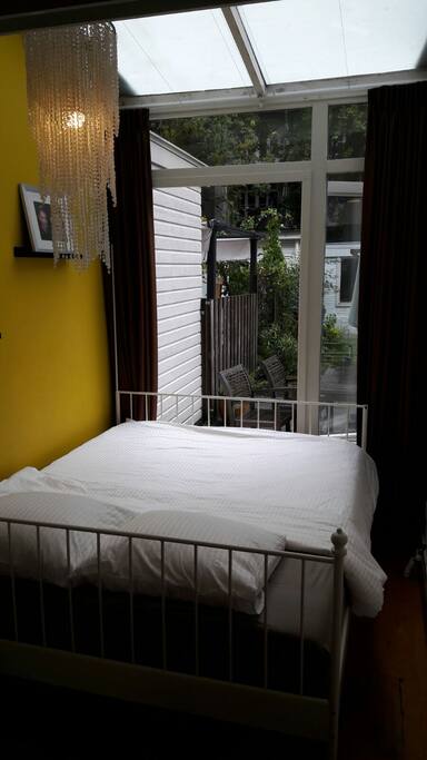 Double bed 180x200.
