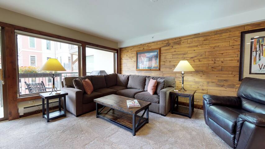 Super close to the slopes!|Montaneros in Vail|M317