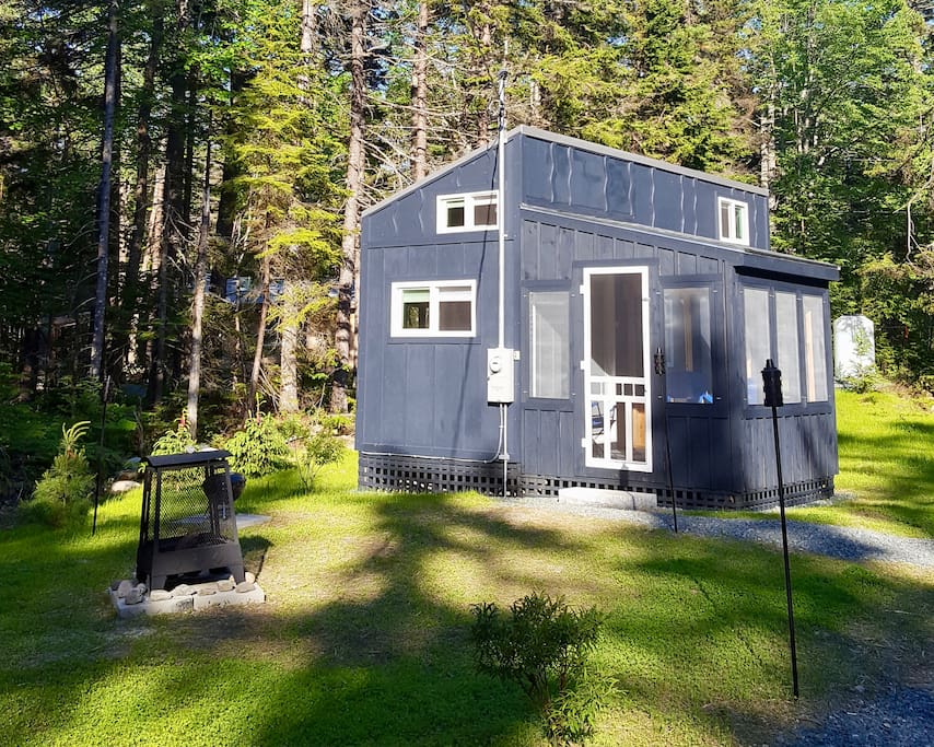PETITE RETREAT ON ACADIA'S QUIETSIDE! Tiny houses for Rent in