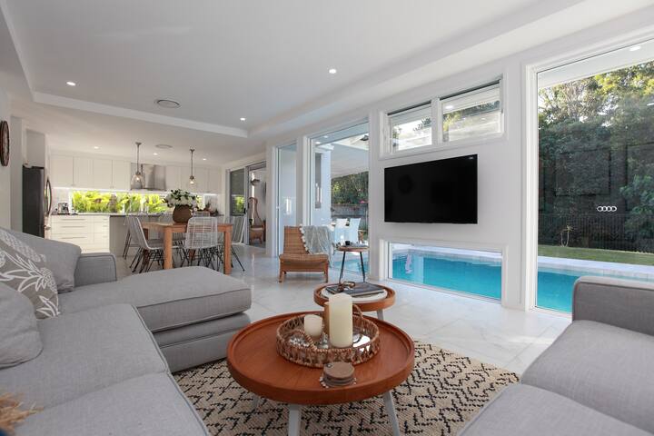 “The Bach Noosa Family Retreat” gallery image 4