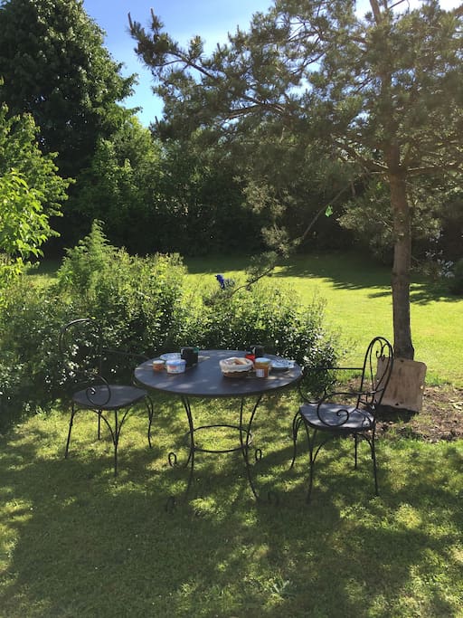 Petit déjeuner dans le jardin?