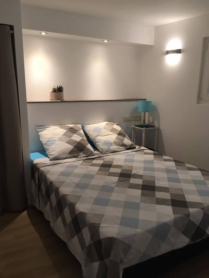 Chumba cha ghorofa ya chini kwenye staha