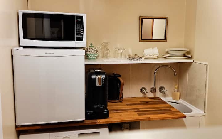 Bedsitter Full Bathroom Kitchenette Private Entry - 투움바