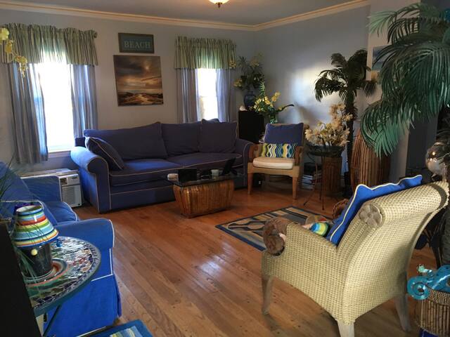 Quiet Lake side Getaway Room A
