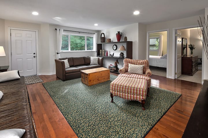 donji dnevni boravak s sofom na razvlačenje