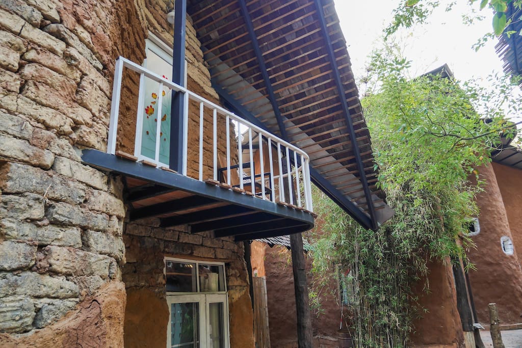 Cozy and happy style balcony villa