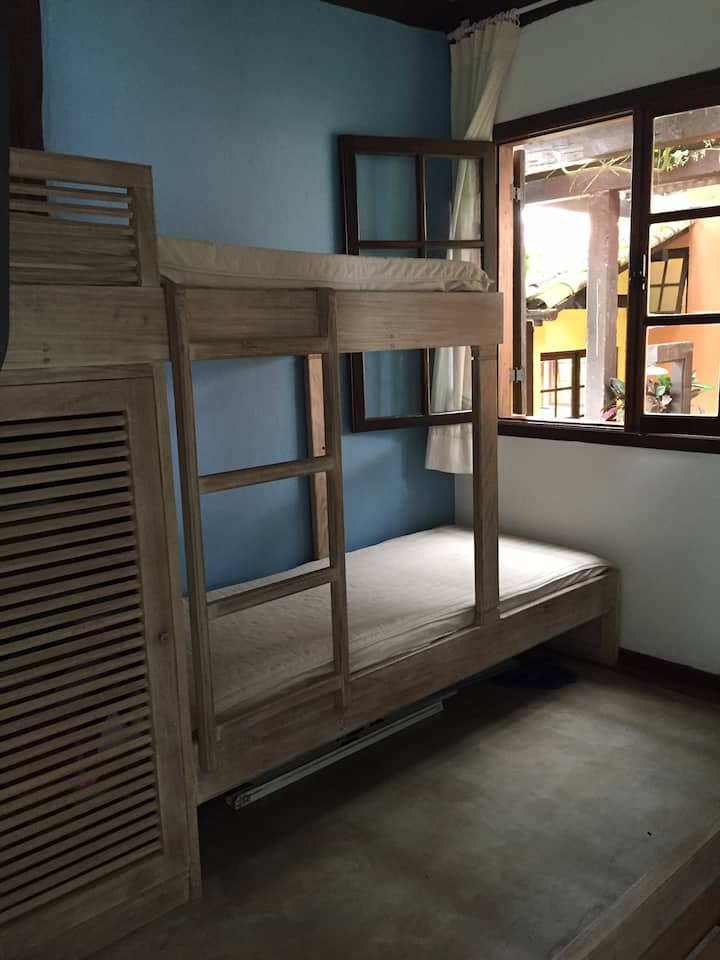 Spavaća soba C (s 3 kreveta)