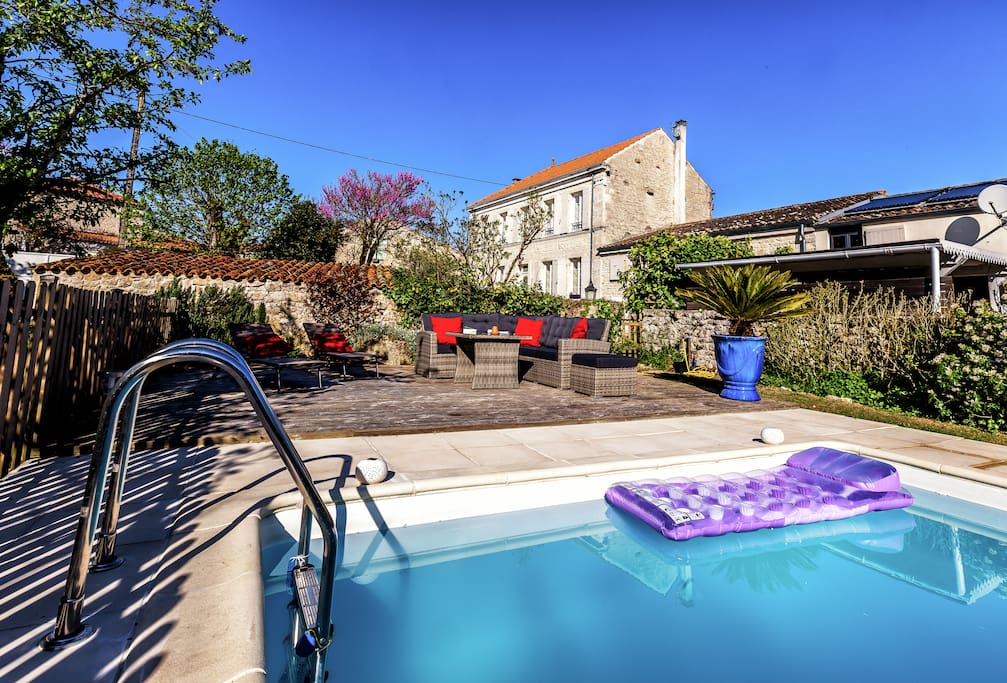 Piscine, terrasse et son mobilier - profondeur 1m30